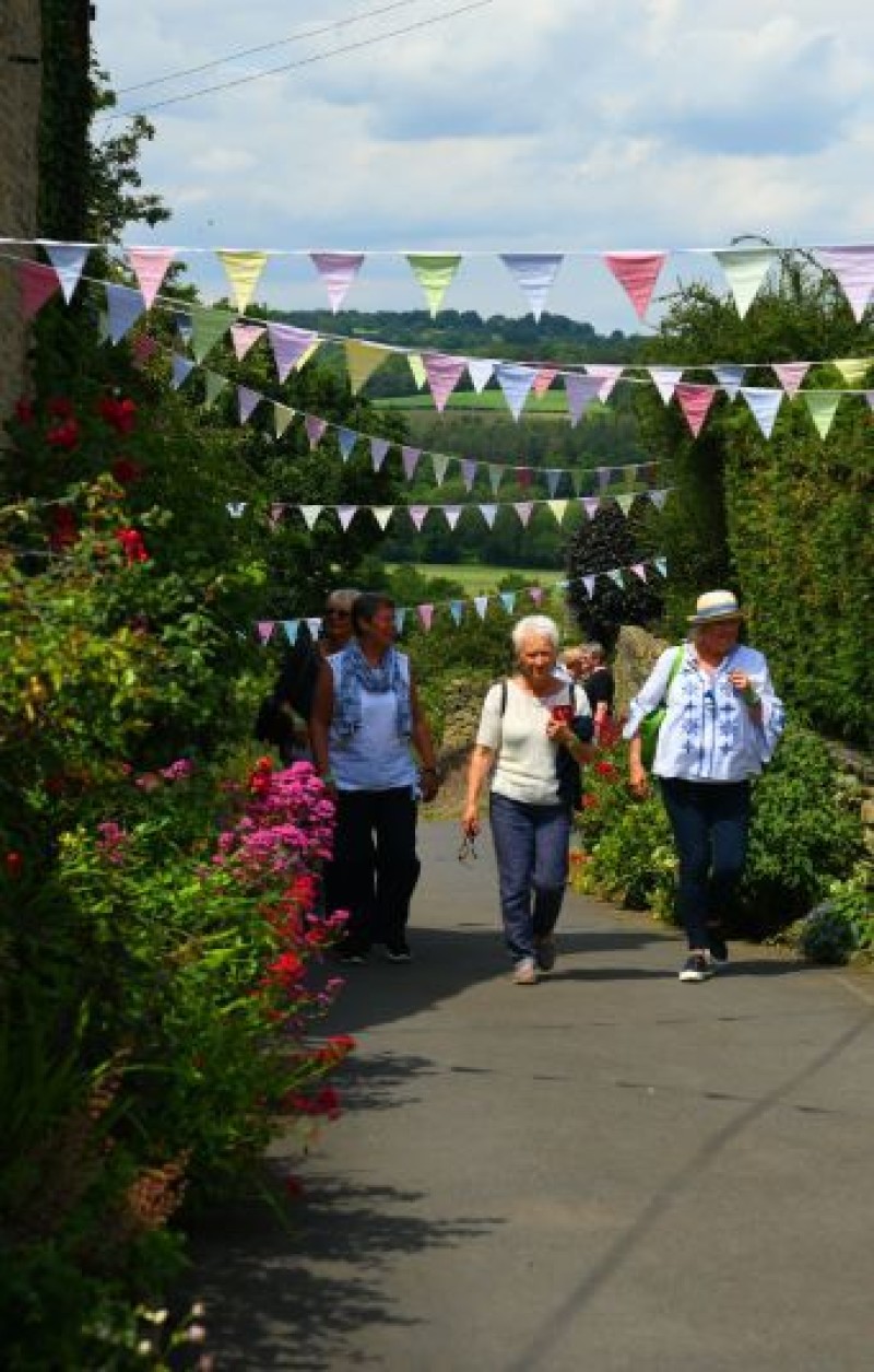 Other image for Sun shines on Cawthorne garden event
